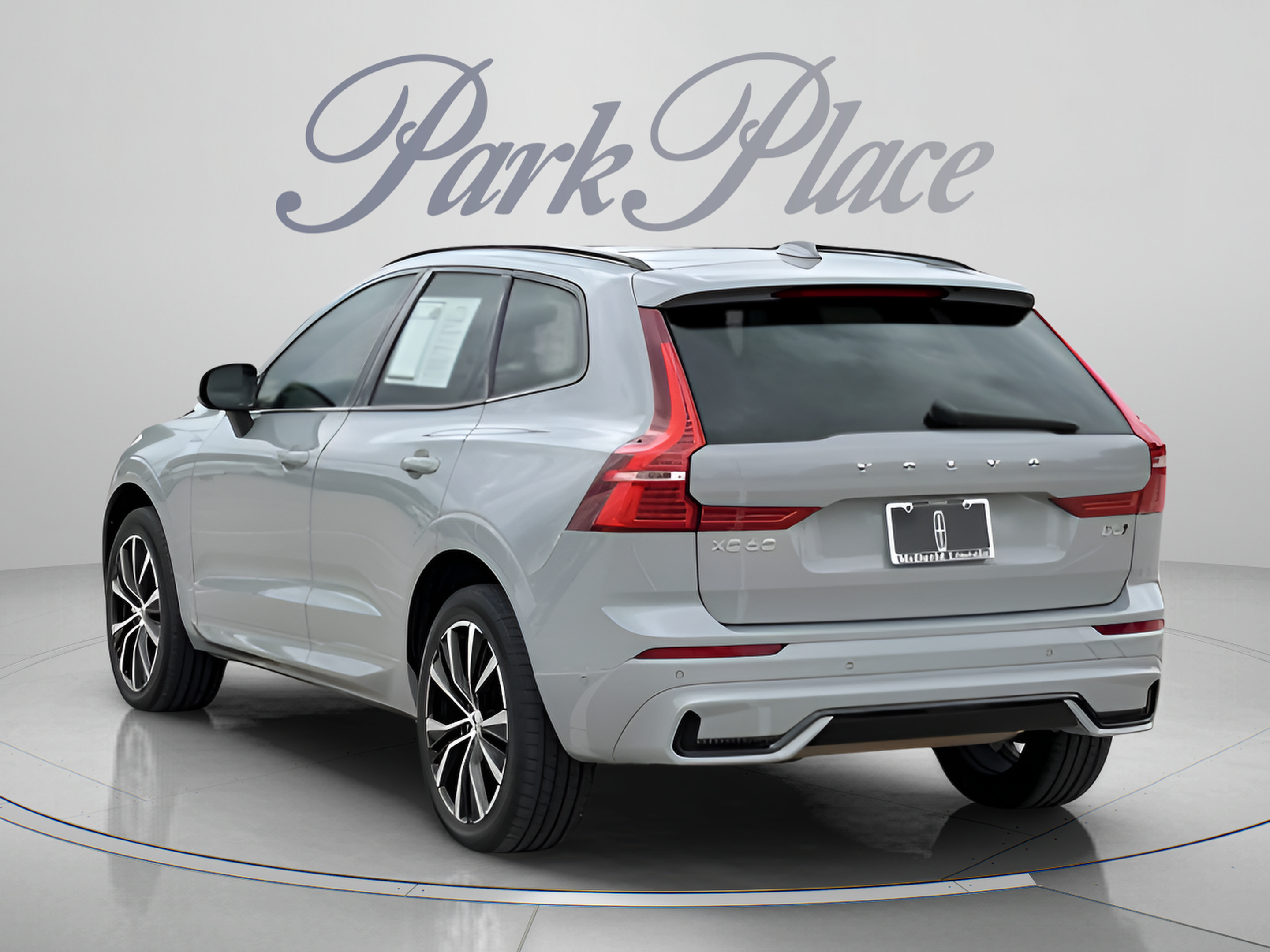 Used 2025 Volvo XC60 B5 Plus AWD/4WD image 4
