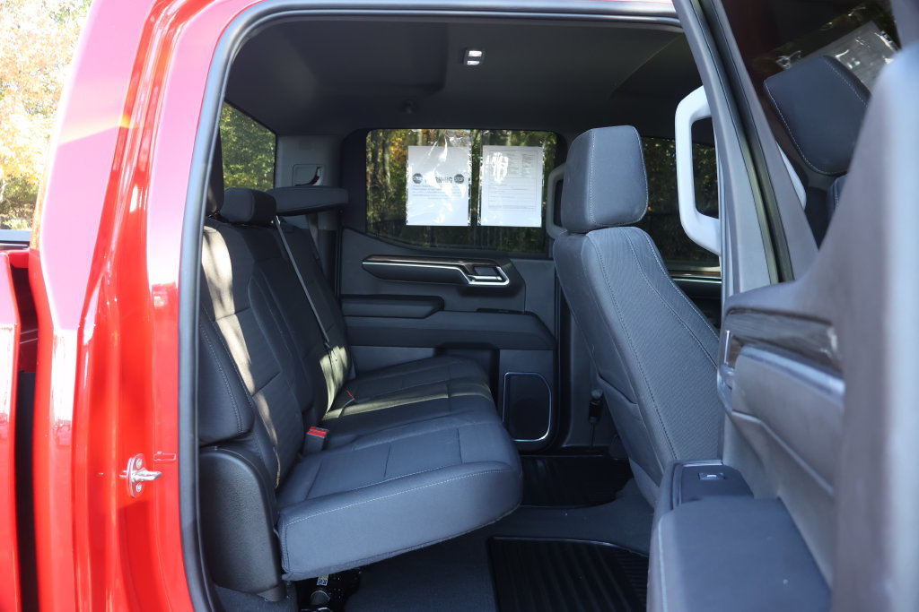 Certified 2024 Chevrolet Silverado 1500 LT AWD/4WD image 38