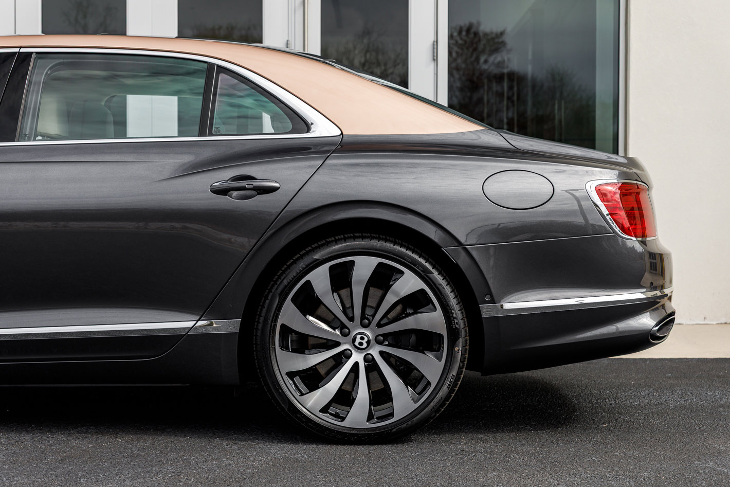 New 2026 Bentley Flying Spur Plug-In Hybrid image 9