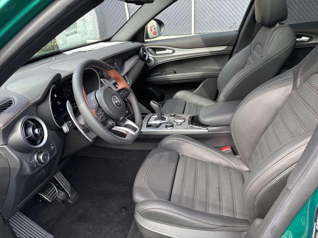 New 2025 Alfa Romeo Stelvio Sprint image 11