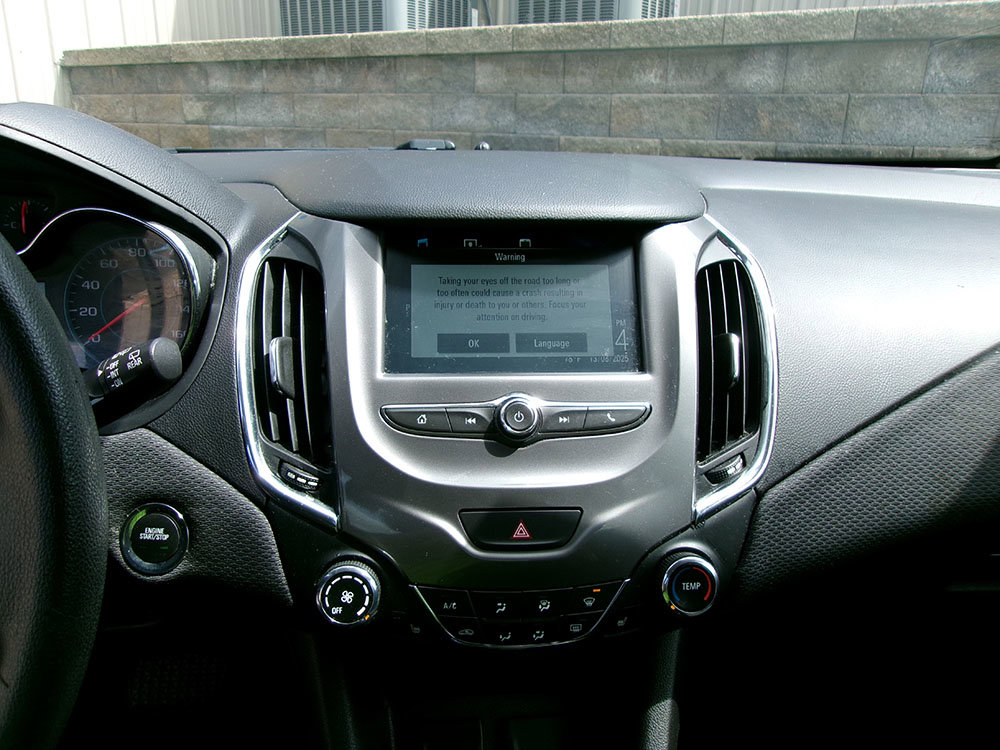 Used 2018 Chevrolet Cruze LT w/ Convenience Package image 15