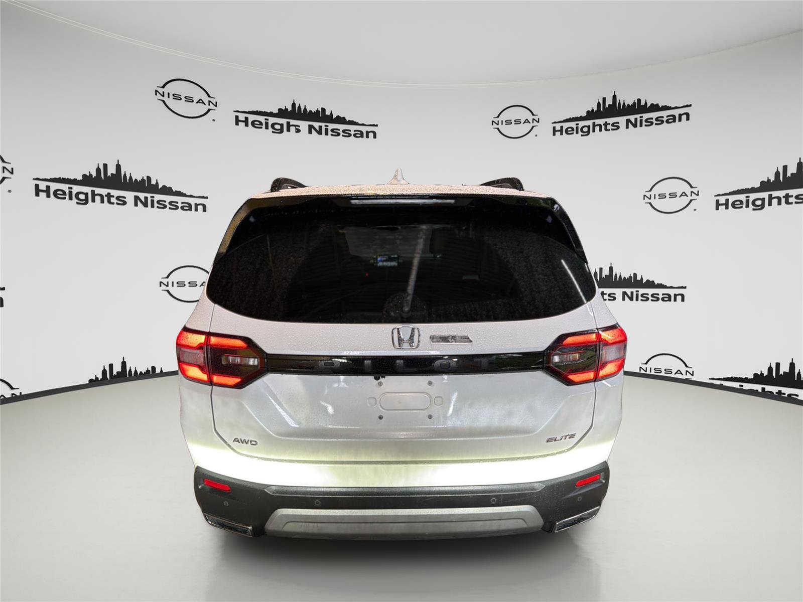 Used 2023 Honda Pilot Elite image 3