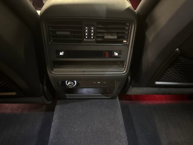 Used 2025 Porsche Cayenne image 10