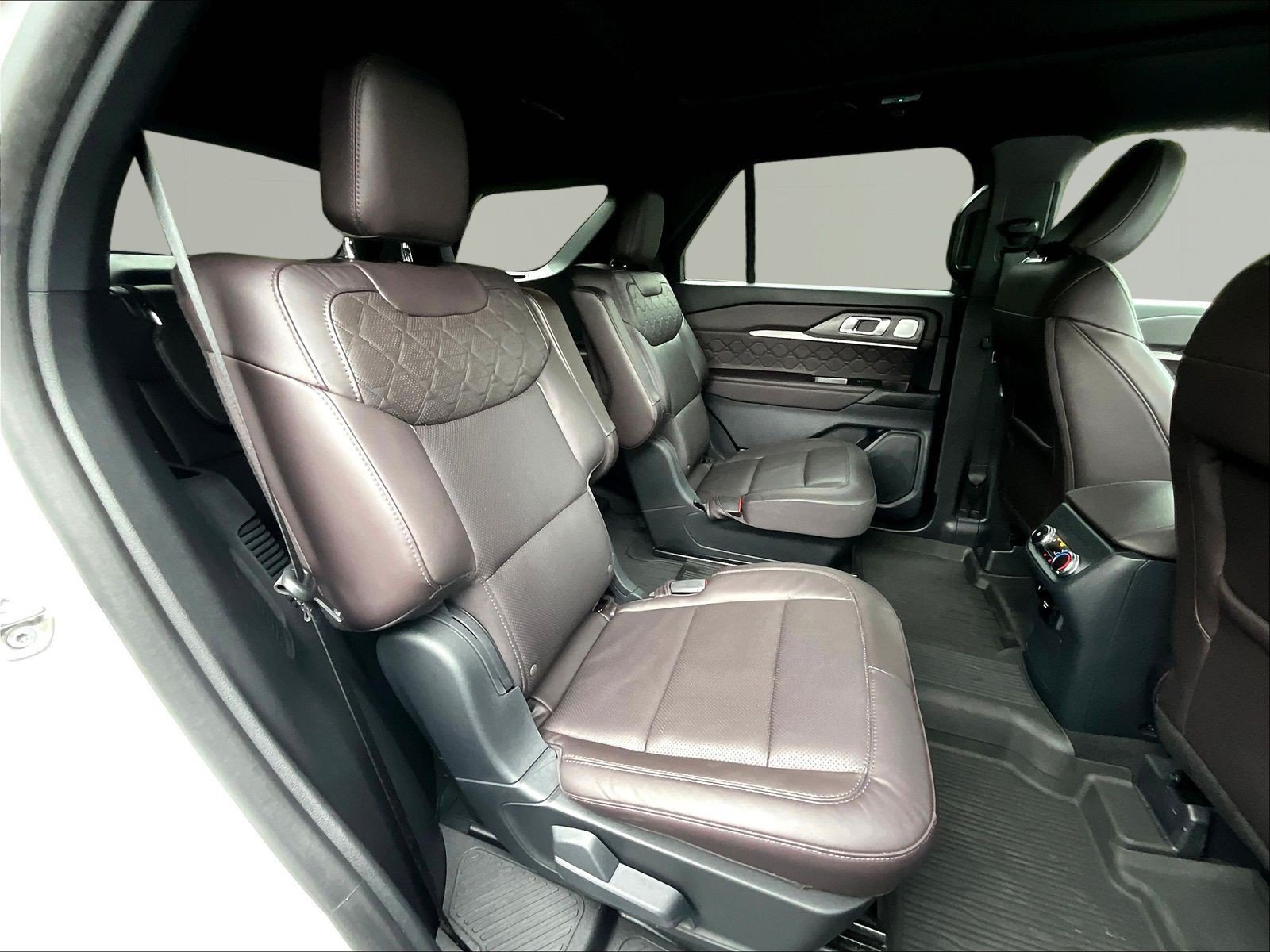 Used 2025 Ford Explorer Platinum w/ Ultimate Package AWD/4WD image 25