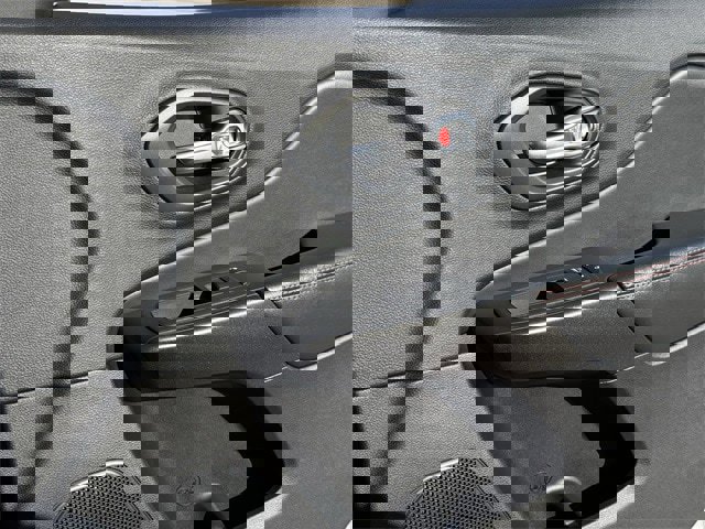 Used 2020 Jeep Cherokee Trailhawk w/ Comfort/Convenience Group image 29