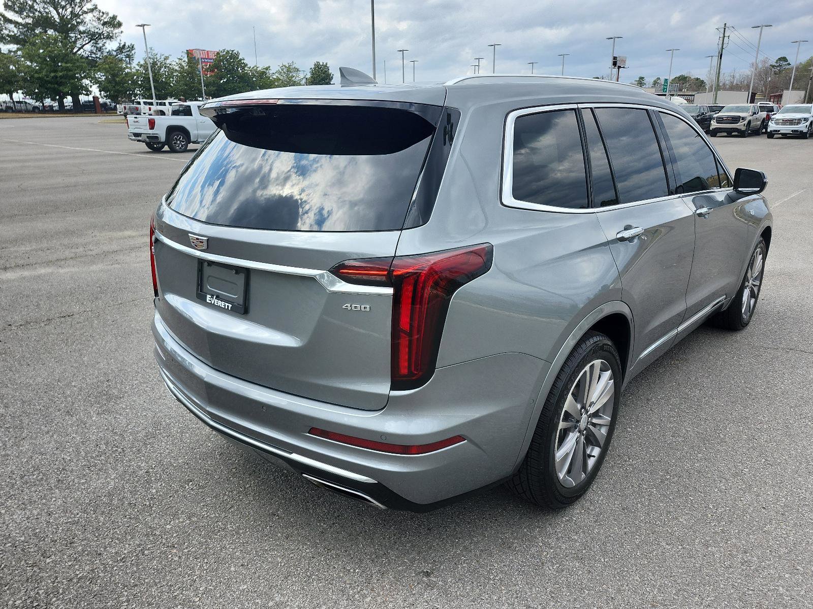 Used 2023 Cadillac XT6 Premium Luxury w/ Technology Package image 3