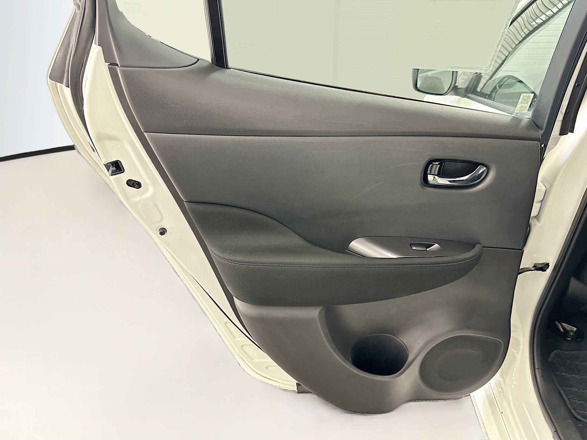 Used 2025 Nissan Leaf S image 26