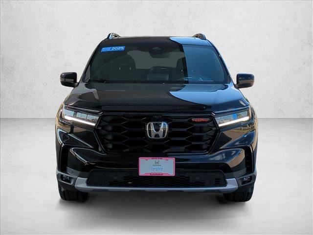 Certified 2025 Honda Pilot TrailSport image 2