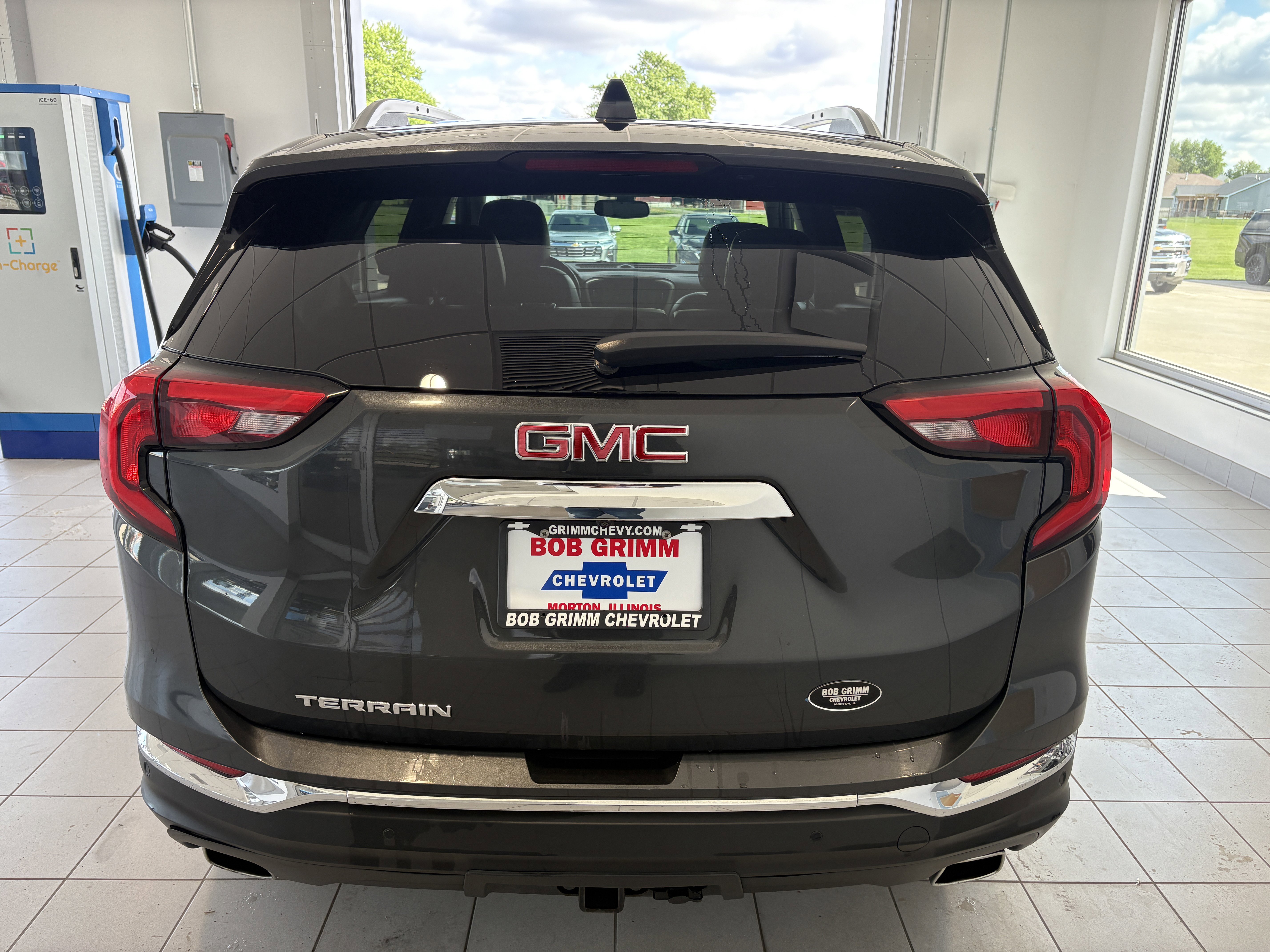 Used 2018 GMC Terrain SLT w/ Preferred Package FWD image 4