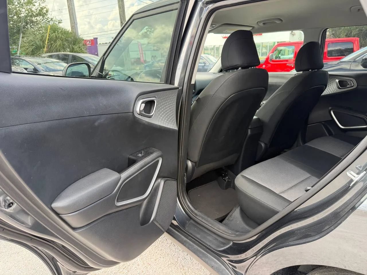 Used 2025 Kia Soul LX w/ LX Technology Package FWD image 10