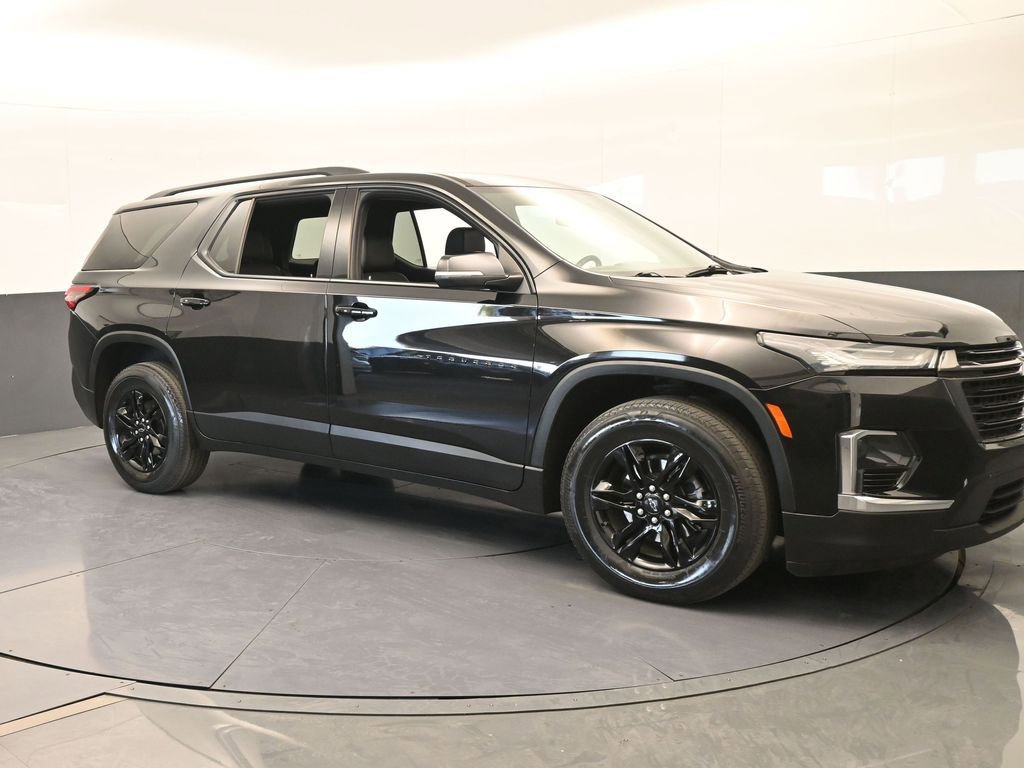 Used 2023 Chevrolet Traverse LT w/ Midnight/Sport Edition image 8