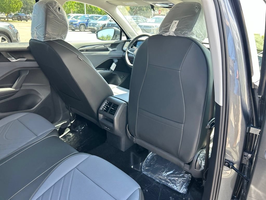 New 2026 Volkswagen Tiguan SE FWD image 47