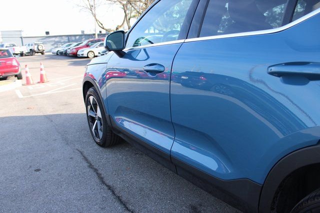 Used 2025 Volvo XC40 B5 Plus image 48