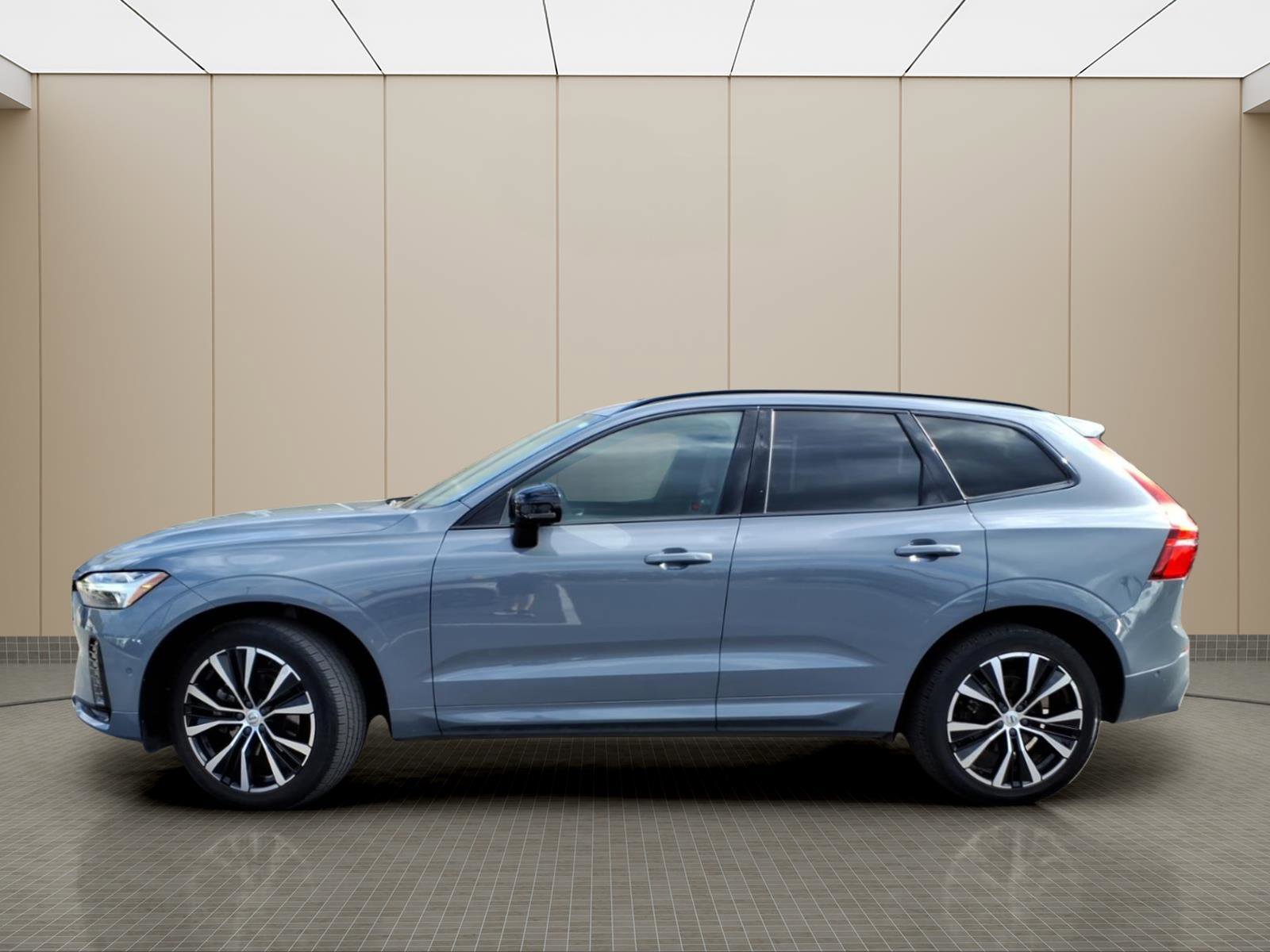 Used 2023 Volvo XC60 B5 Plus w/ Climate Package image 13