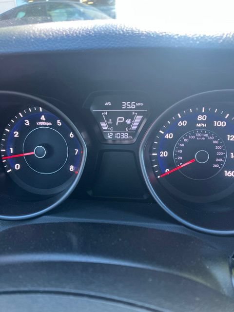 Used 2015 Hyundai Elantra SE FWD image 3
