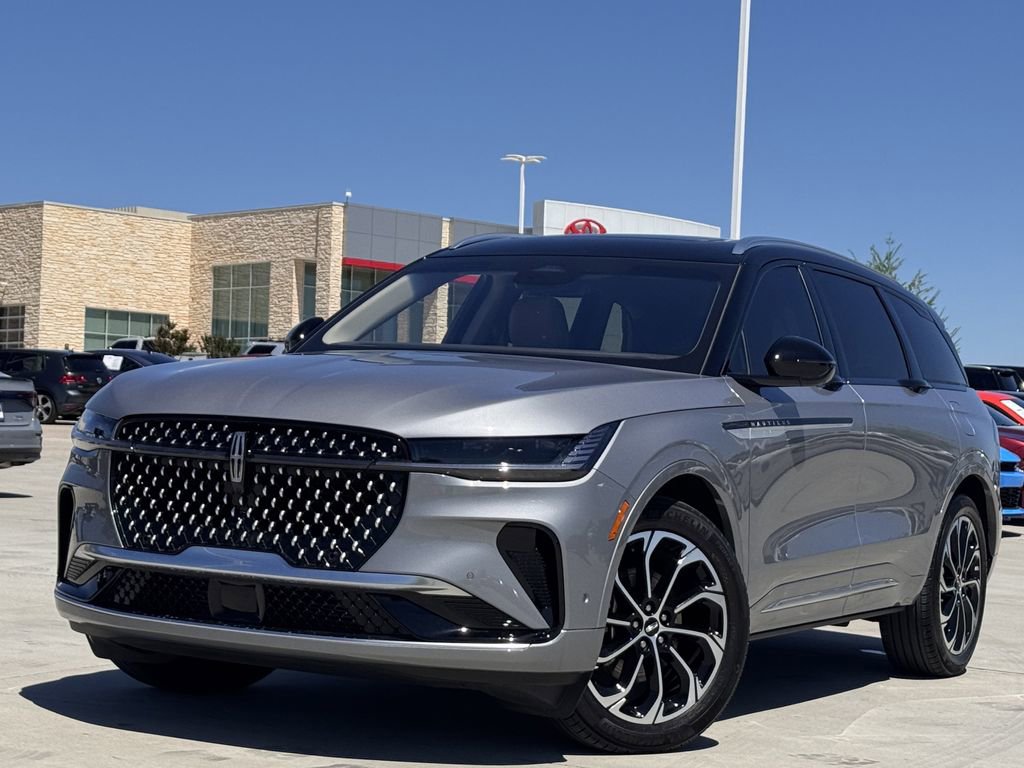 Used 2024 Lincoln Nautilus Reserve w/ Equipment Group 203A image 2