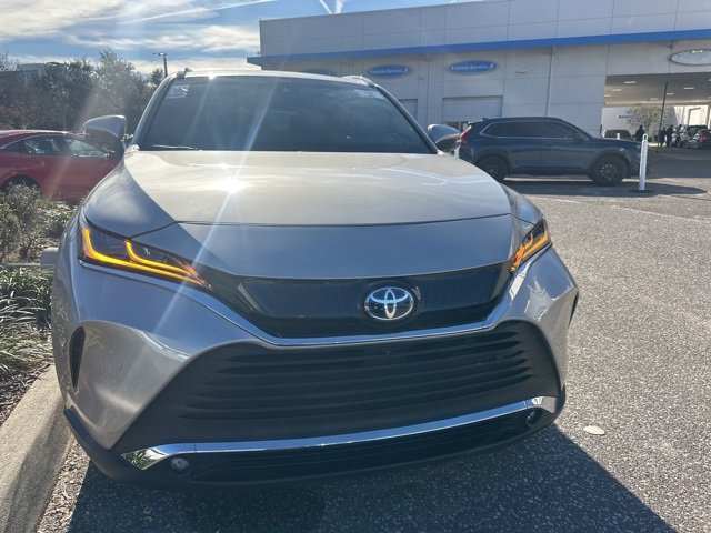 Used 2024 Toyota Venza Limited image 2