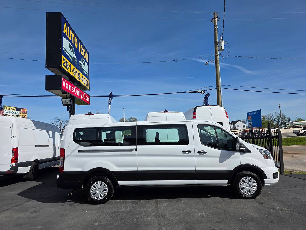 Used 2023 Ford Transit 350 XLT RWD image 3