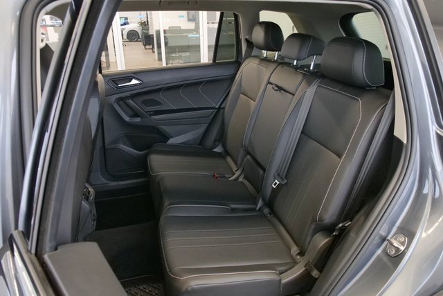 Used 2022 Volkswagen Tiguan SE image 12