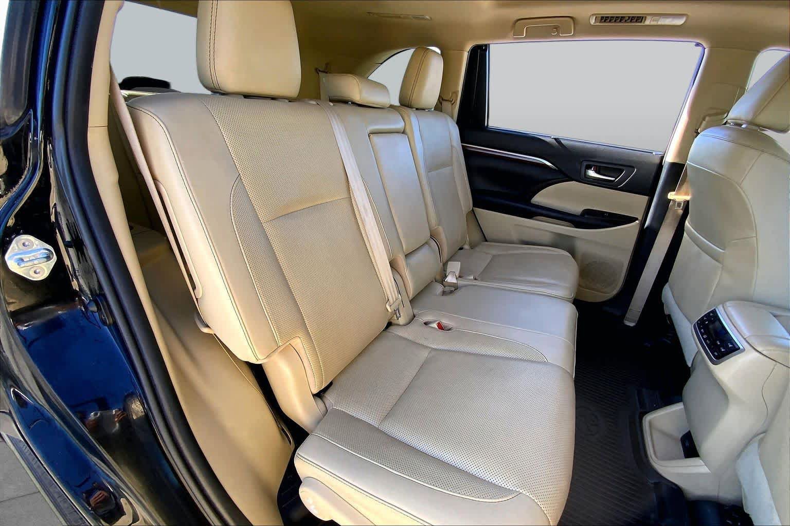 Used 2019 Toyota Highlander Limited Platinum FWD image 19