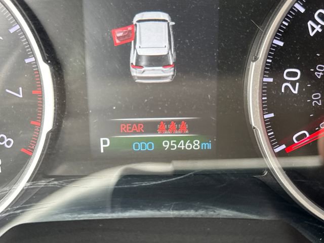 Used 2021 Toyota RAV4 XLE w/ Convenience Package FWD image 24