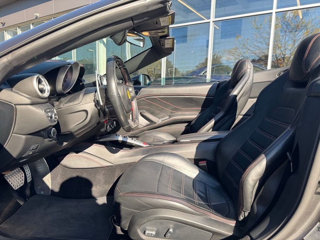 Used 2016 Ferrari California T image 37