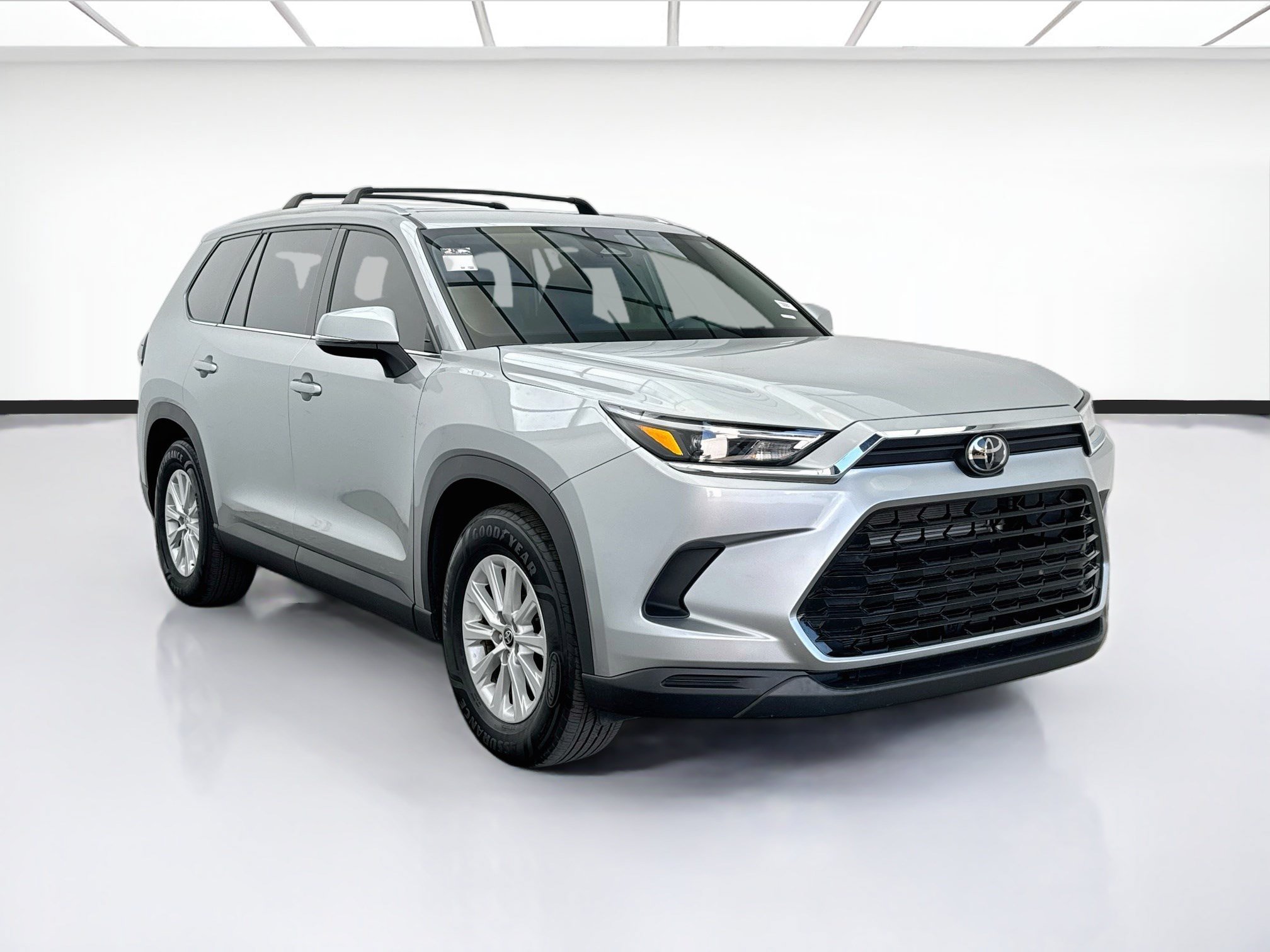 Used 2024 Toyota Grand Highlander XLE FWD image 3