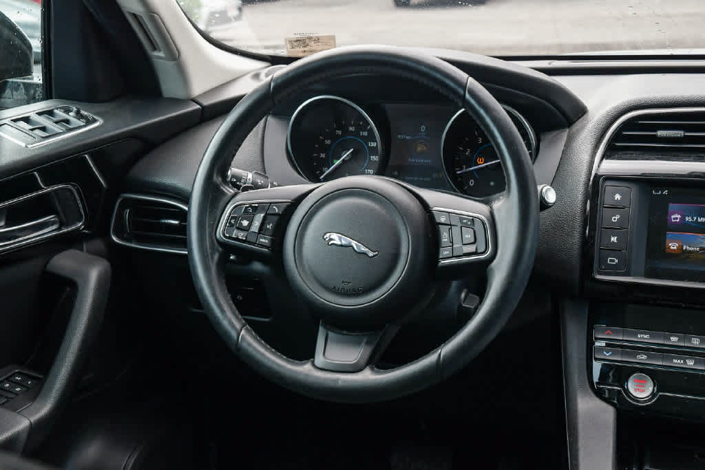 Used 2017 Jaguar F-PACE Premium AWD/4WD image 12