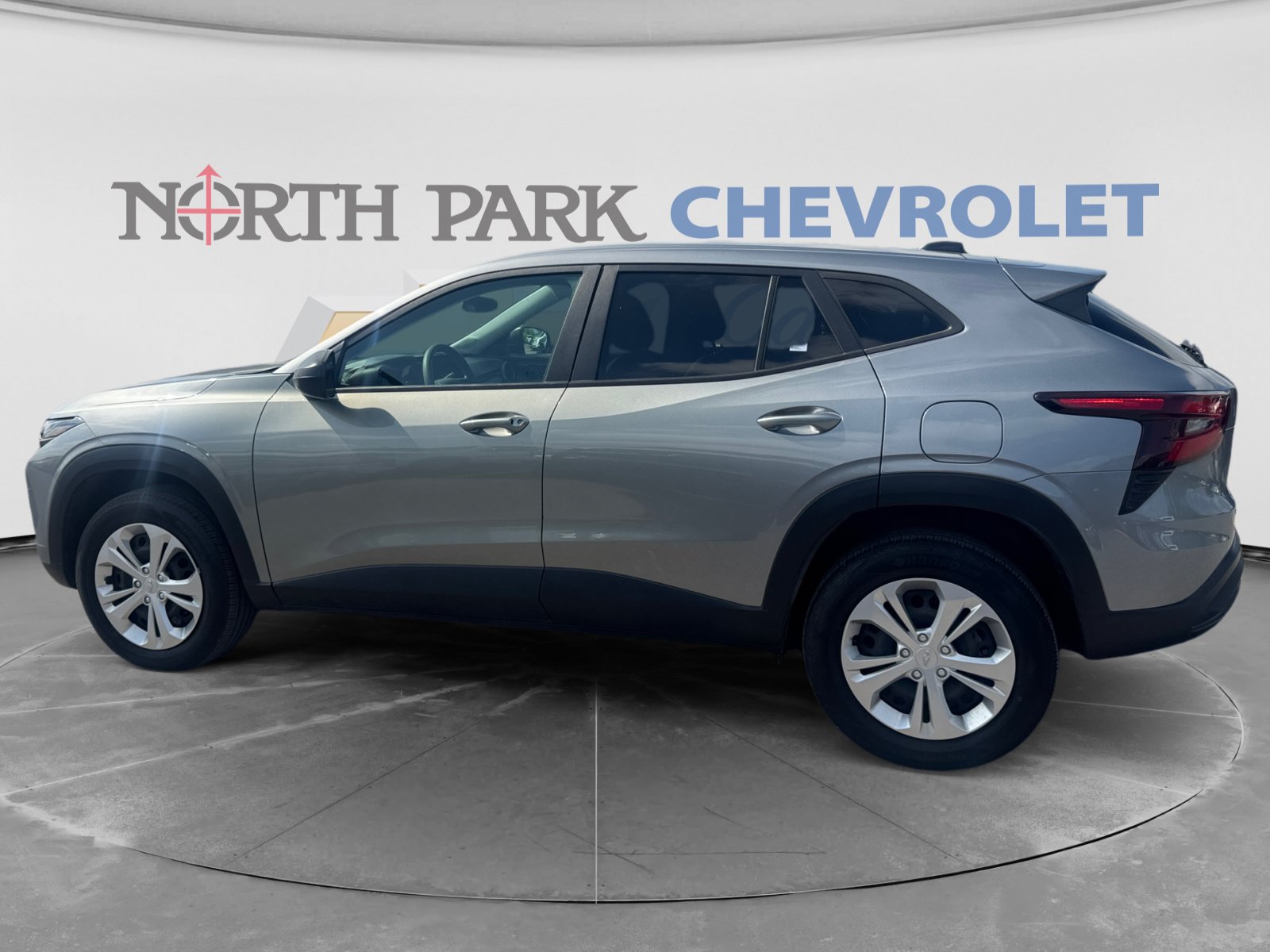 Used 2024 Chevrolet Trax LS w/ Driver Confidence Package FWD image 8