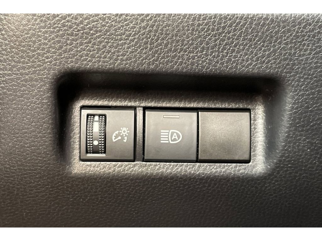 Used 2021 Toyota RAV4 XLE w/ Carpet Mat Package (TMS) image 39