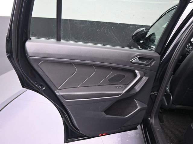 Used 2022 Volkswagen Tiguan SEL R-Line image 18