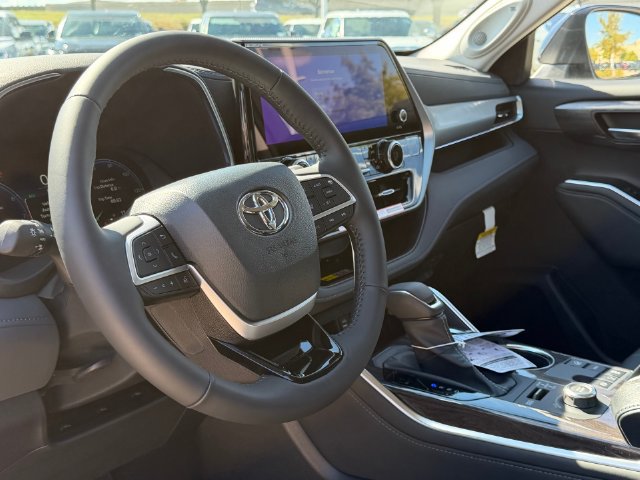 New 2026 Toyota Highlander Platinum AWD/4WD image 11