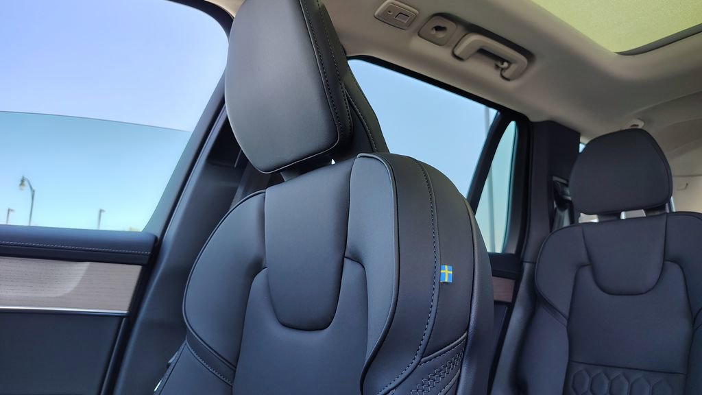 New 2026 Volvo XC90 B6 Plus w/ Protection Package Premier AWD/4WD image 23