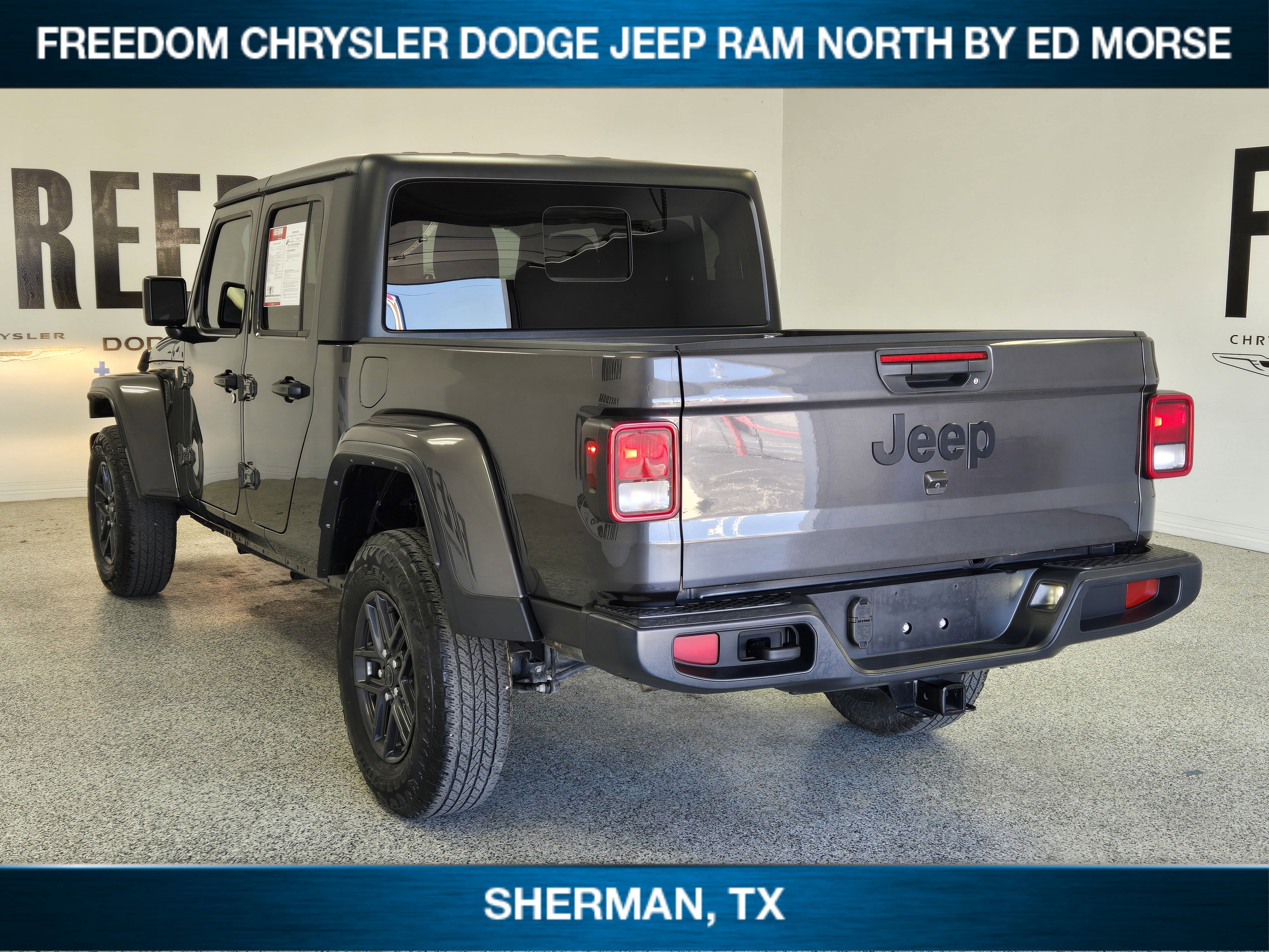 Used 2024 Jeep Gladiator Sport AWD/4WD image 4