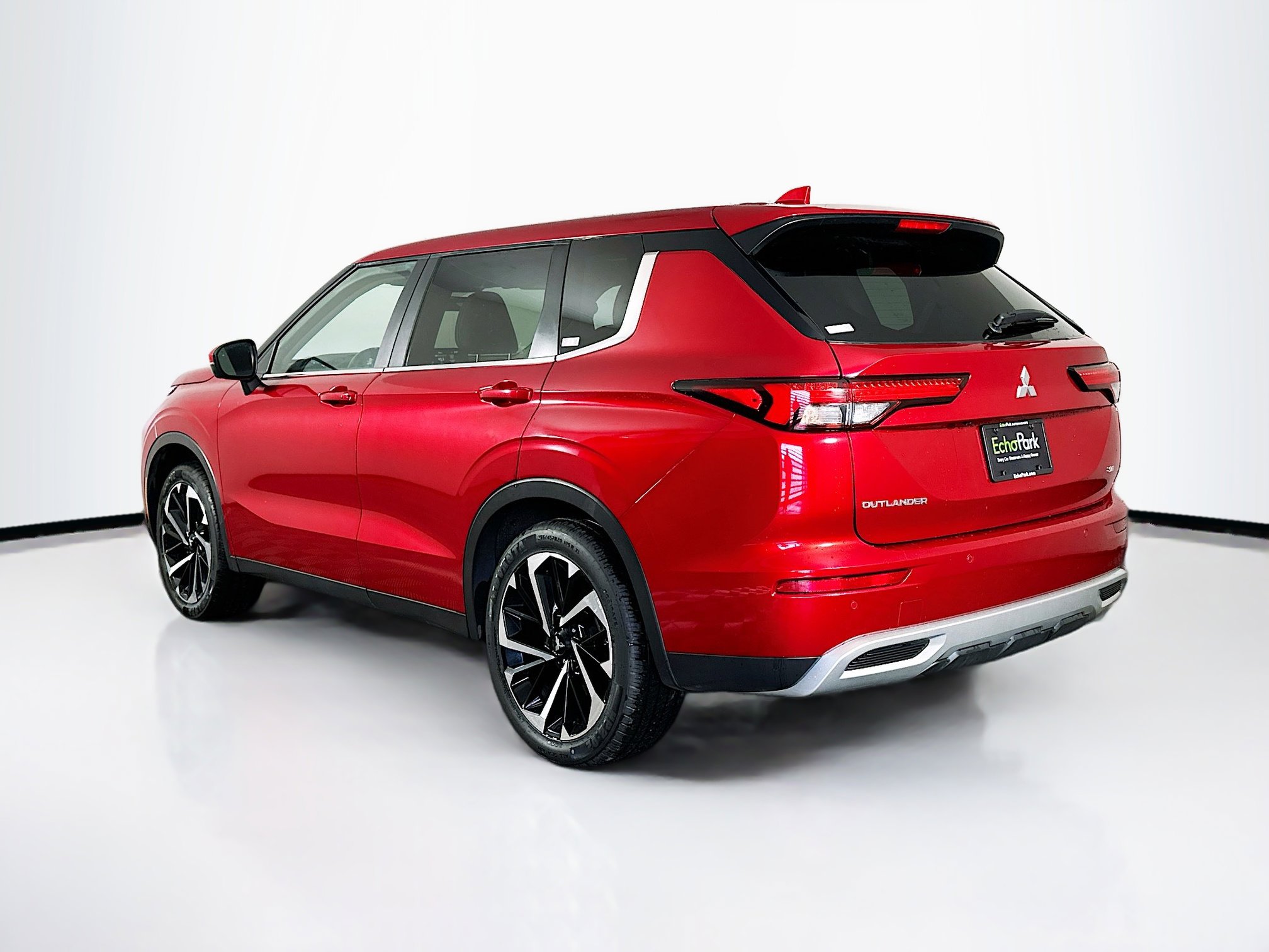 Used 2024 Mitsubishi Outlander SE image 5