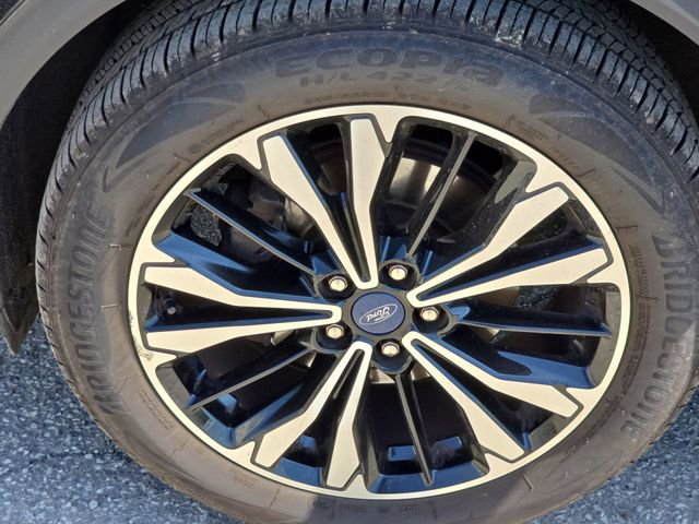 Used 2022 Ford Escape SE w/ SE Sport Appearance Package image 10