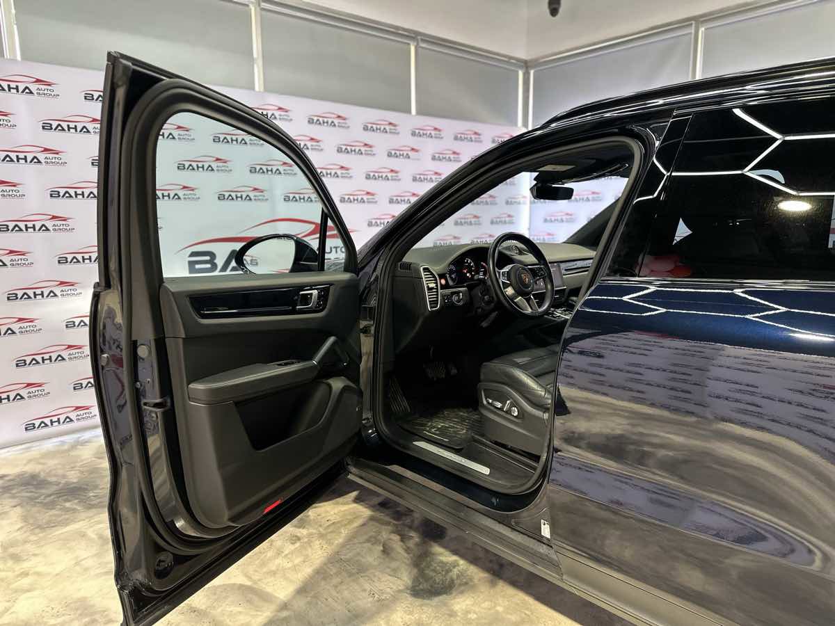 Used 2021 Porsche Cayenne image 45