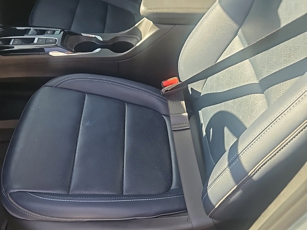 Used 2022 Chevrolet Bolt EUV LT w/ Convenience Package image 9