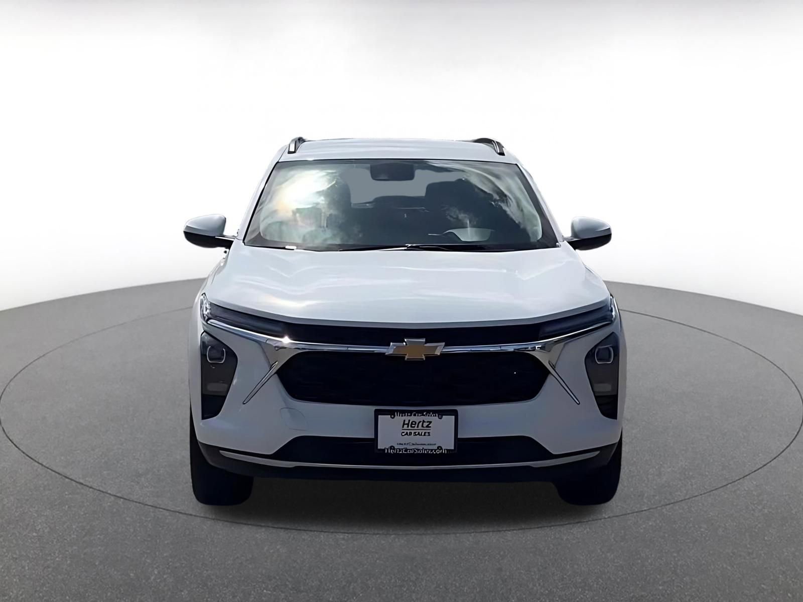 Used 2025 Chevrolet Trax LT FWD image 3