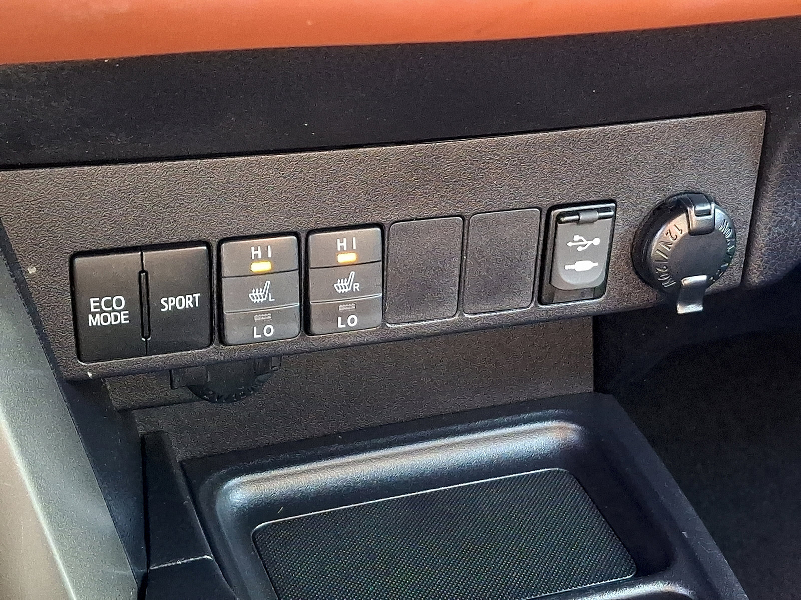 Used 2015 Toyota RAV4 Limited image 26