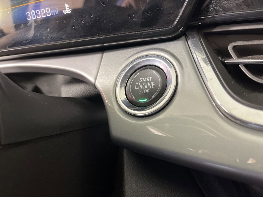 Certified 2025 Chevrolet Trax LT image 33