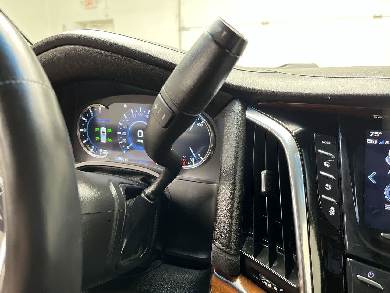 Used 2017 Cadillac Escalade Premium Luxury AWD/4WD image 29