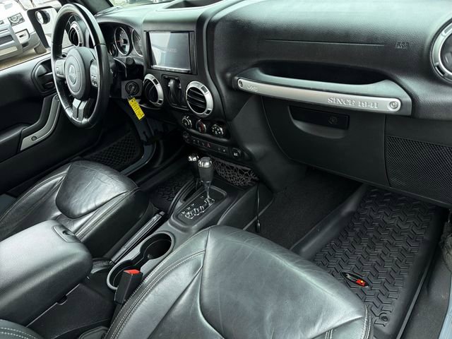 Used 2015 Jeep Wrangler Sahara AWD/4WD image 34