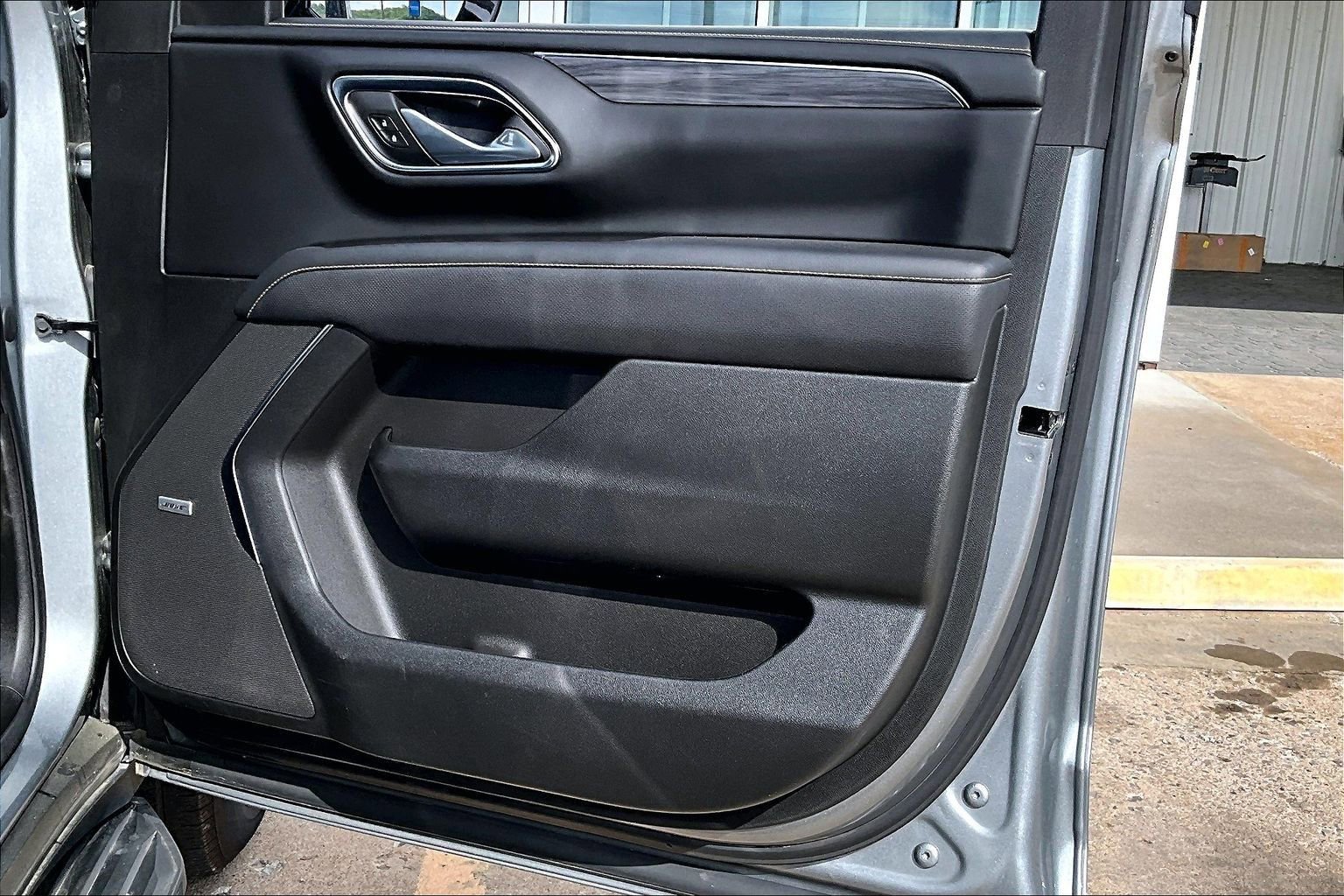 Used 2023 GMC Yukon SLT w/ SLT Luxury Package image 17