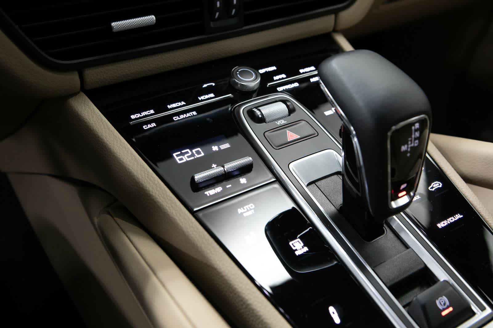 Certified 2023 Porsche Cayenne AWD/4WD image 28