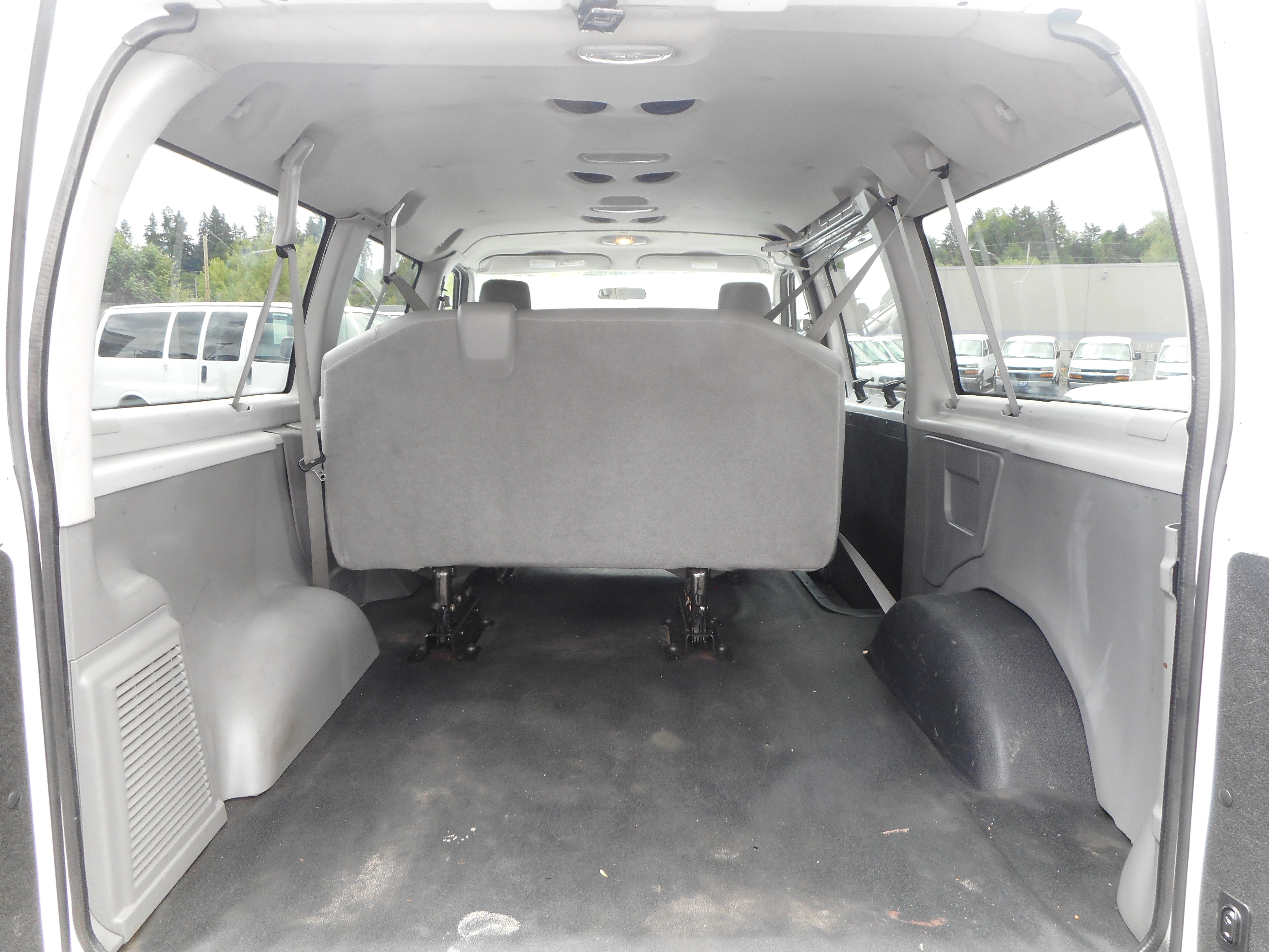 Used 2011 Ford E-150 and Econoline 150 Wagon w/ PWR Windows & Locks Group RWD image 23