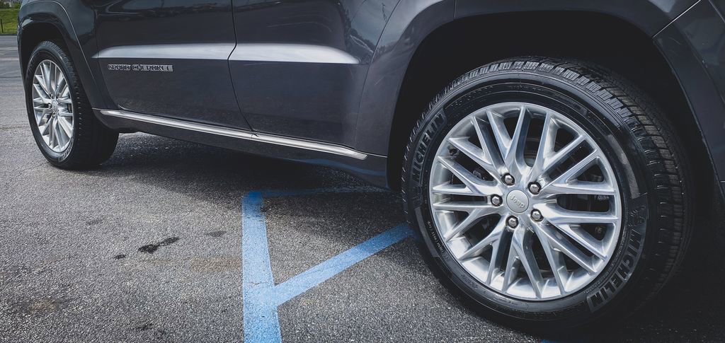 Used 2018 Jeep Grand Cherokee Summit AWD/4WD image 30