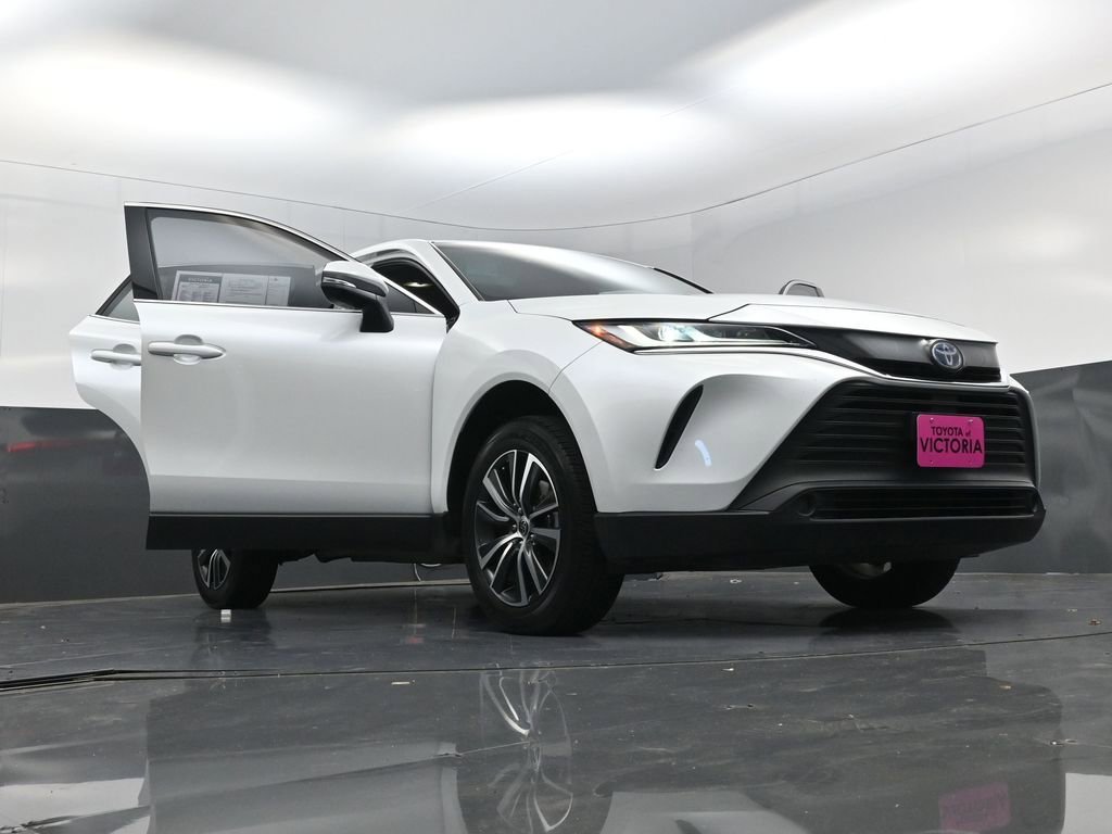 Used 2023 Toyota Venza LE image 26
