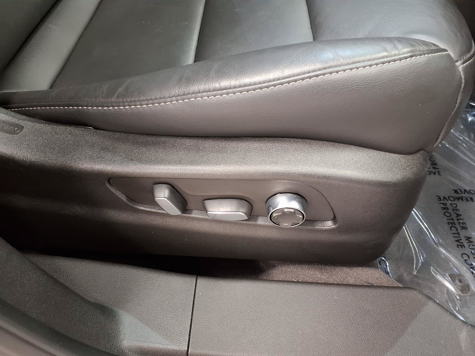 Certified 2024 Cadillac XT4 Premium Luxury w/ Technology Package FWD image 11
