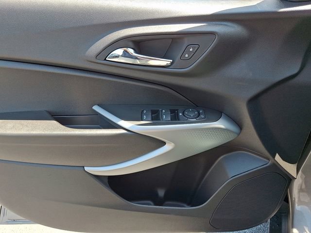 New 2026 Chevrolet Trax LS w/ LS Convenience Package FWD image 9